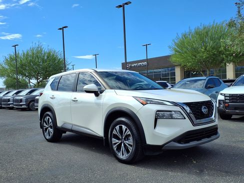 Used 2023 Nissan Rogue SV FWD image 8