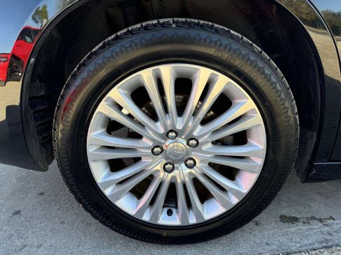 Used 2013 Chrysler 300 C image 9