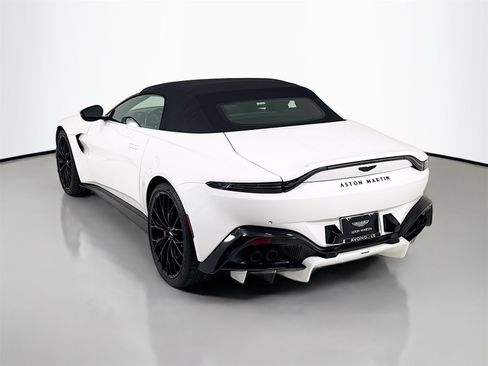 Used 2023 Aston Martin V8 Vantage Roadster image 5