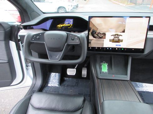 Used 2022 Tesla Model X image 43