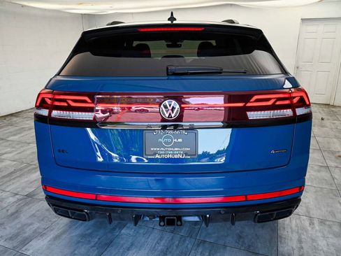 Used 2026 Volkswagen Atlas Cross Sport SEL R-Line AWD/4WD image 5