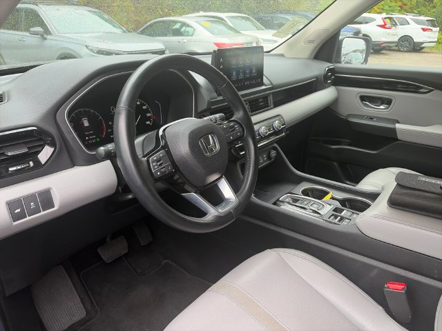 Used 2025 Honda Pilot Touring image 11