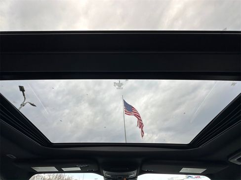 Used 2023 Ford Expedition Limited image 28