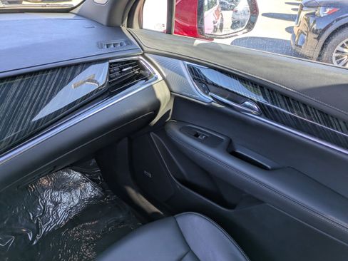 Used 2024 Cadillac XT6 Premium Luxury image 18