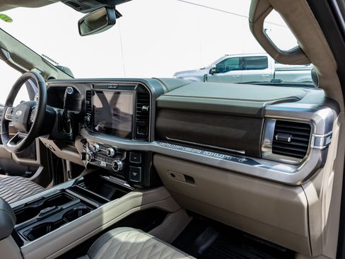 Used 2025 Ford F350 Platinum w/ Platinum Plus Package image 18