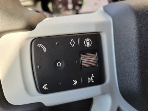 Used 2025 Land Rover Defender 110 S image 30