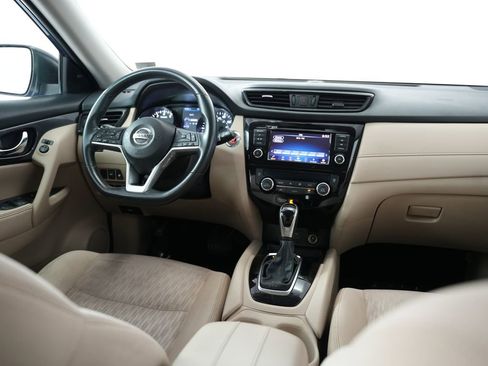 Used 2018 Nissan Rogue SV image 10