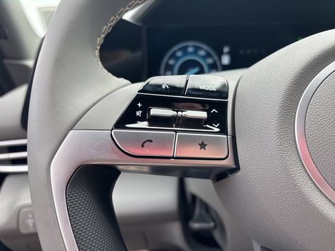 New 2025 Hyundai Elantra SEL FWD image 21