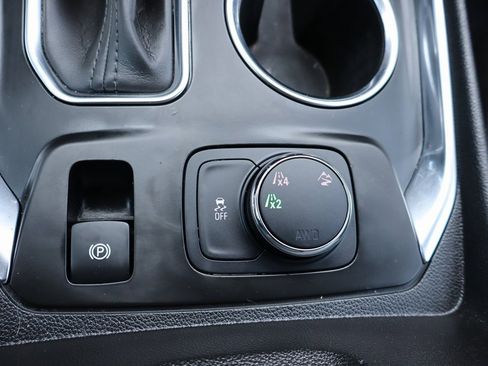 Used 2021 Chevrolet Traverse LT image 13