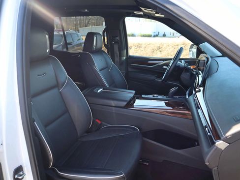 Used 2022 Cadillac Escalade Premium Luxury w/ Performance Package image 7