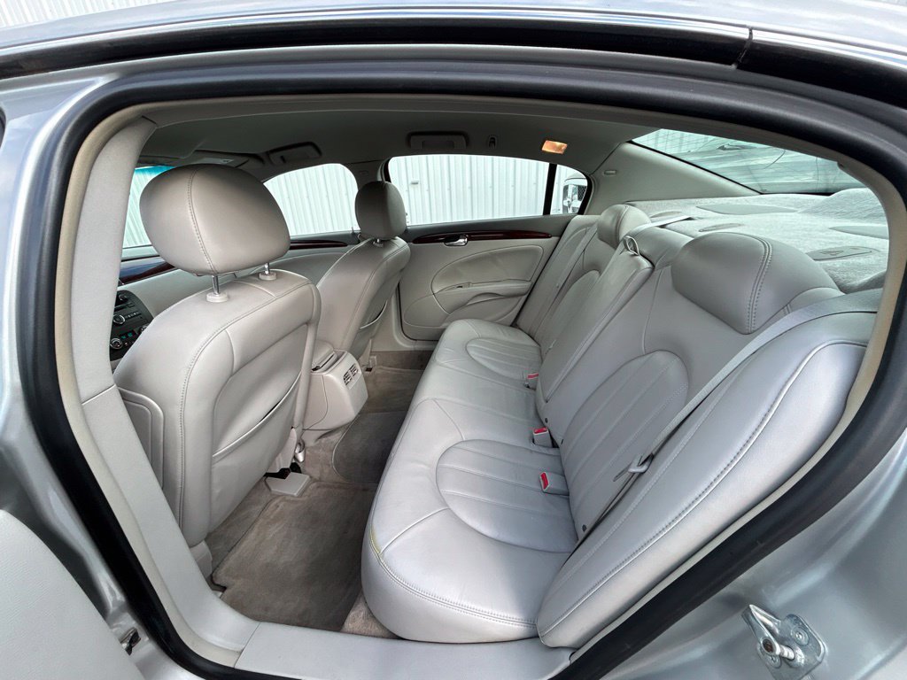 Used 2007 Buick Lucerne CXL w/ Luxury Package FWD image 17