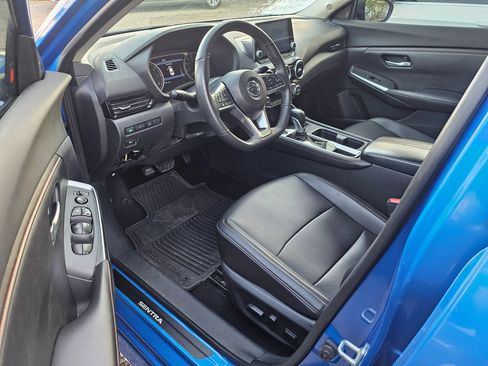 Used 2022 Nissan Sentra SR w/ SR Premium Package FWD image 4