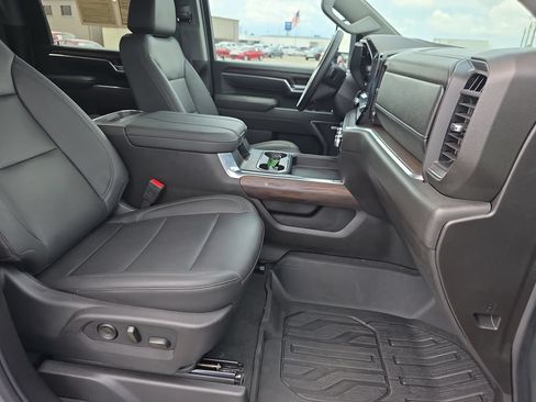 Used 2025 GMC Sierra 2500 SLT w/ SLT Premium Package AWD/4WD image 35