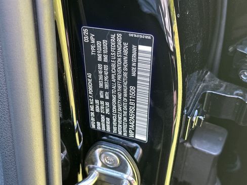 Certified 2025 Porsche Macan AWD/4WD image 33