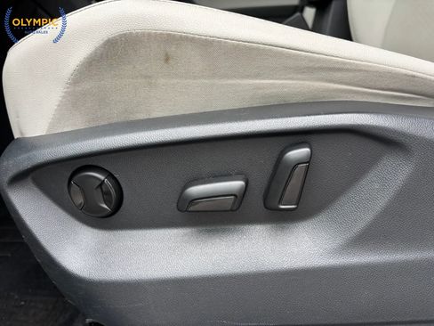 Used 2021 Volkswagen Tiguan SE image 33