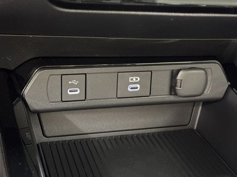 New 2026 Toyota Prius Plug-In Hybrid FWD image 39