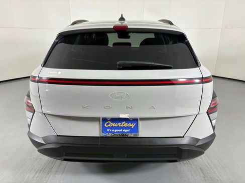 Used 2025 Hyundai Kona SEL FWD image 6