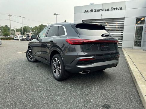 Certified 2025 Audi Q5 Premium w/ Convenience Package AWD/4WD image 3