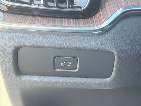 Used 2025 Volvo V60 B5 Cross Country Plus image 12