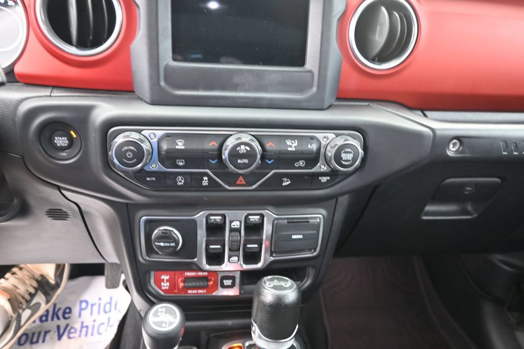 Used 2018 Jeep Wrangler Unlimited Rubicon w/ Dual Top Group AWD/4WD image 26