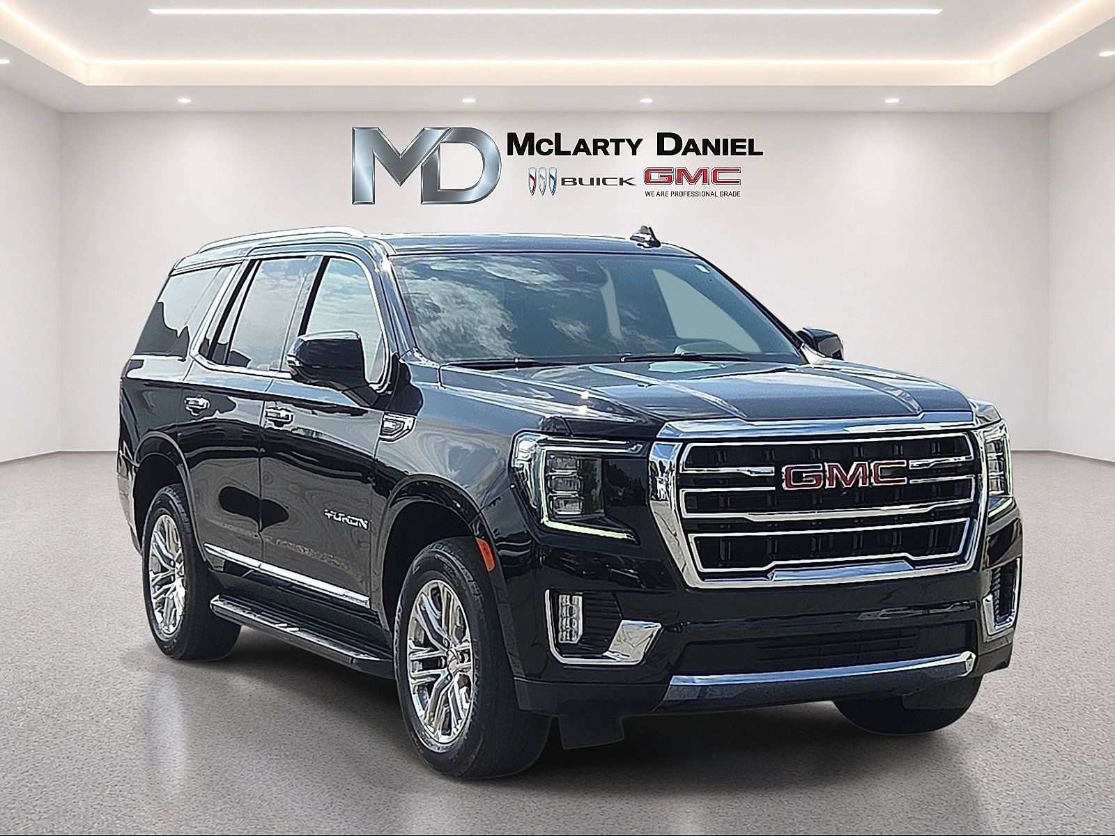 Used 2023 GMC Yukon SLT w/ SLT Luxury Package AWD/4WD image 1