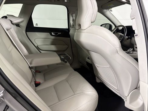 Used 2023 Volvo XC60 B5 Ultimate w/ Climate Package image 17