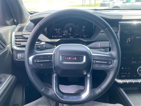 Used 2025 GMC Acadia Elevation w/ Elevation Premium Package image 10