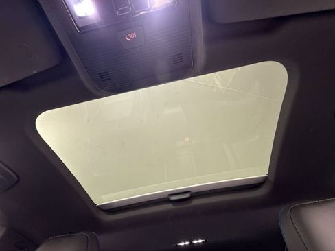 Used 2024 Volkswagen Golf R 2.0T image 28