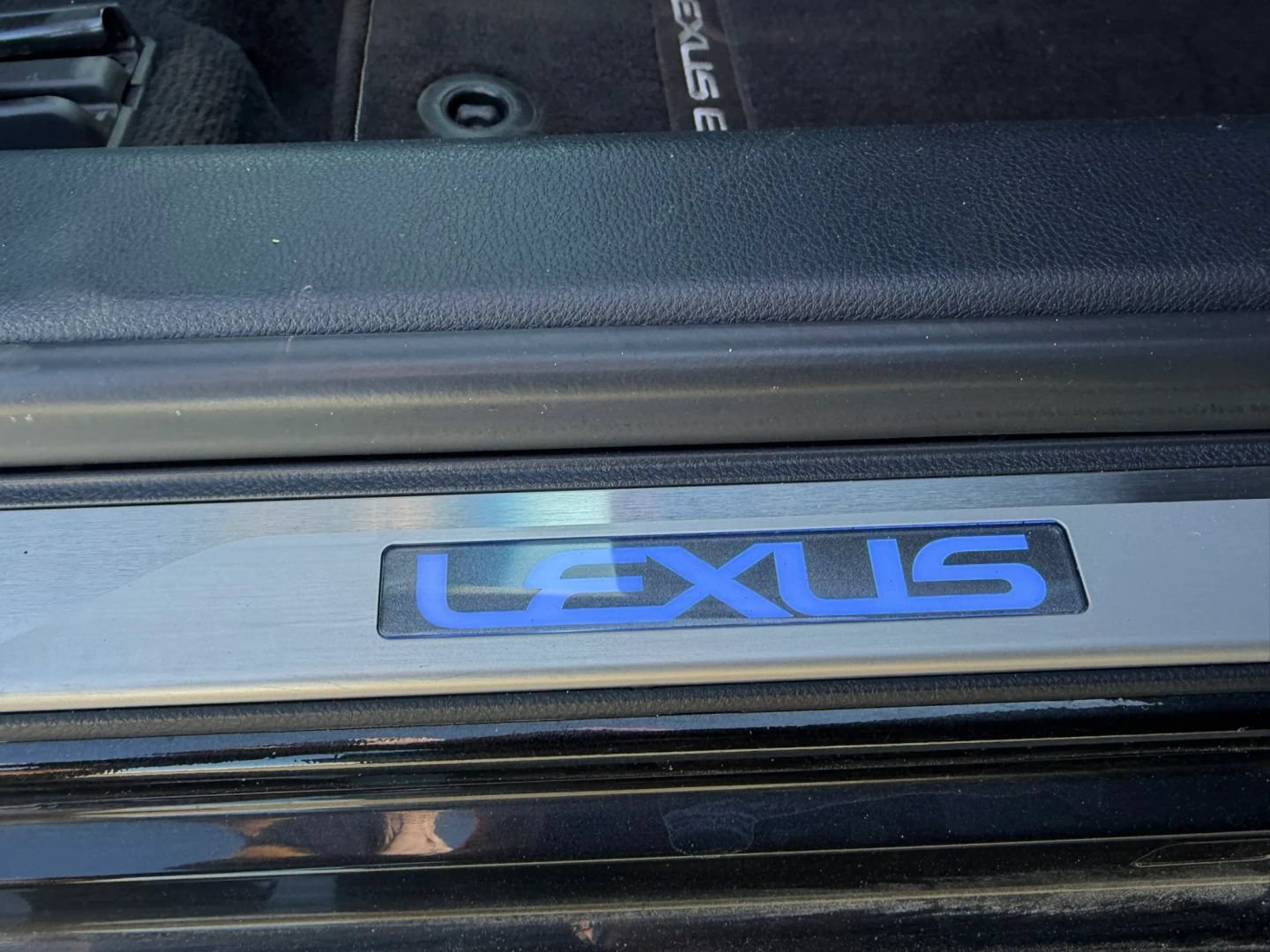 Used 2024 Lexus ES 300h Ultra Luxury w/ Accessory Package (Z2) FWD image 16