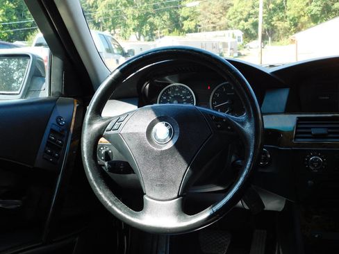 Used 2007 BMW 525xi Sedan image 27