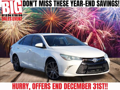 Used 2016 Toyota Camry SE image 1