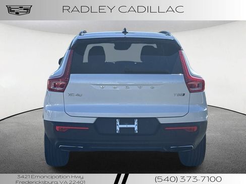 Used 2020 Volvo XC40 T5 R-Design image 3