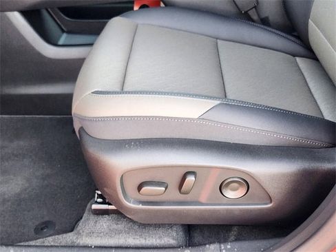 New 2026 Chevrolet Equinox LT w/ Convenience Package II image 17