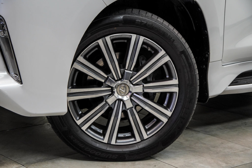 Used 2018 Lexus LX 570 4WD image 5