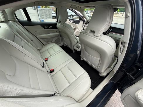 Used 2022 Volvo S60 B5 Inscription image 11