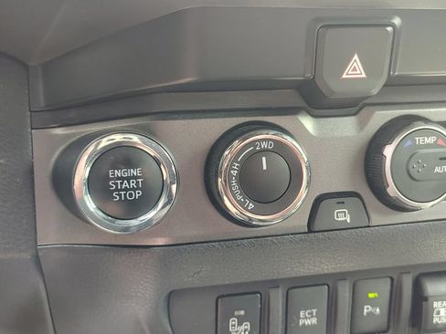Used 2021 Toyota Tacoma TRD Off-Road w/ Technology Package AWD/4WD image 34