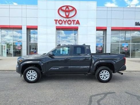 Used 2025 Toyota Tacoma SR5 AWD/4WD image 2