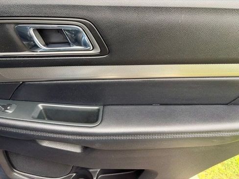 Used 2019 Ford Explorer XLT w/ Equipment Group 202A FWD image 40