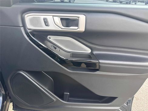 Used 2022 Ford Explorer Platinum w/ Technology Package AWD/4WD image 26