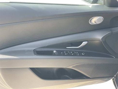 New 2026 Hyundai Elantra SE FWD image 19