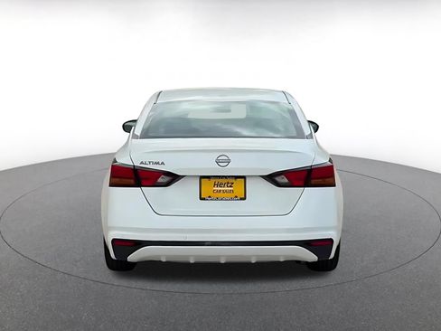 Used 2025 Nissan Altima 2.5 SV FWD image 12