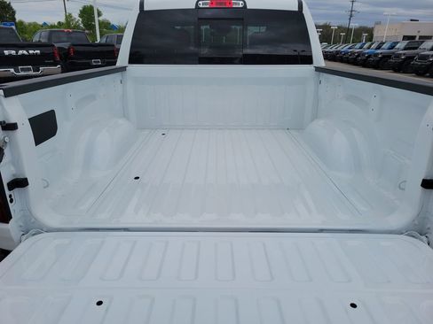 New 2026 RAM 1500 4x4 Crew Cab image 9