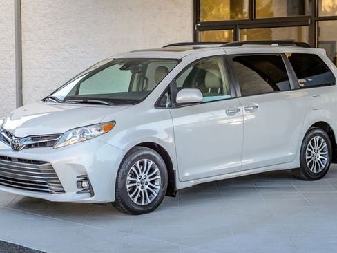 Used 2018 Toyota Sienna XLE Premium image 6