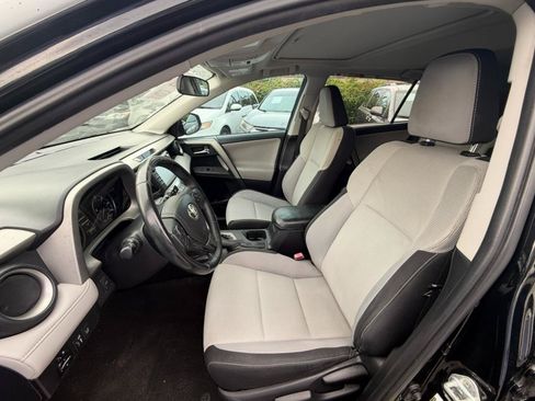 Used 2017 Toyota RAV4 XLE FWD image 11