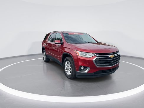 Used 2019 Chevrolet Traverse LT image 2