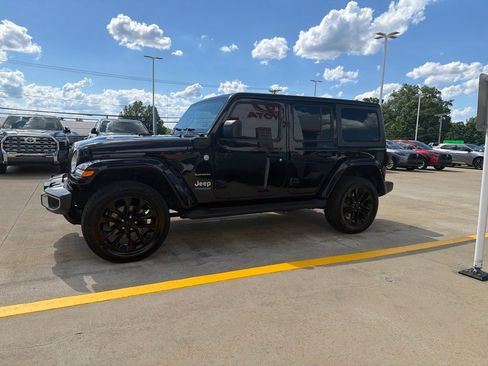 Used 2021 Jeep Wrangler Unlimited Sahara w/ Cold Weather Group AWD/4WD image 3