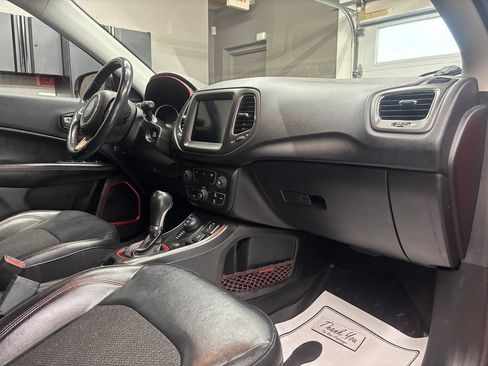 Used 2020 Jeep Compass Trailhawk AWD/4WD image 25