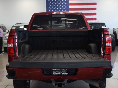 Used 2018 GMC Sierra 2500 Denali w/ Duramax Plus Package AWD/4WD image 32