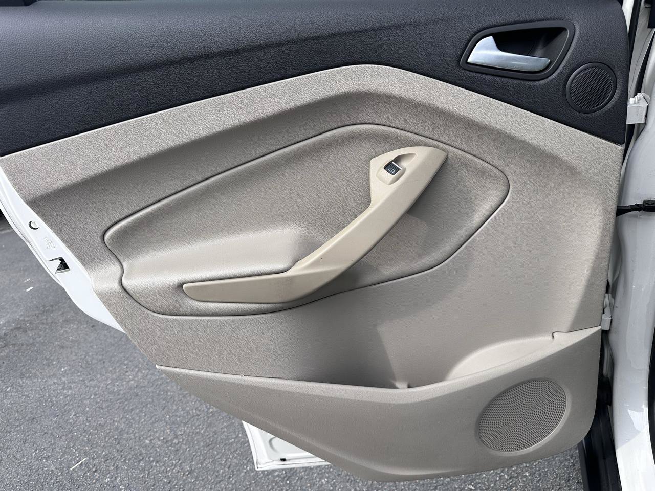 Used 2013 Ford C-MAX SEL FWD image 30