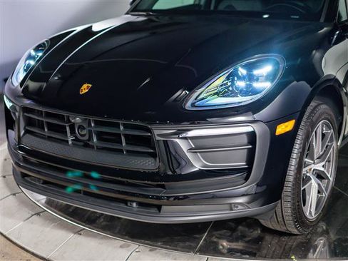 Certified 2026 Porsche Macan AWD/4WD image 12